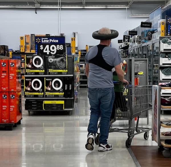 fashion faux pas, weird fashion, style mistakes, wardrobe fails, clothing blunders, street style humor, celebrity fashion fails, outfit mishaps, fashion disasters, style bloopers, wardrobe mishaps