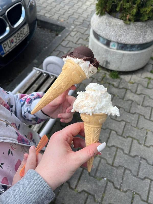 A perfectly timed photo creating an optical illusion where an ice cream cone looks like a person's head.